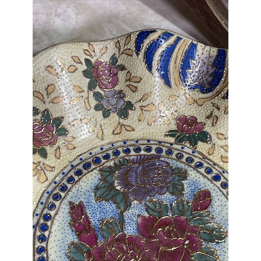 Vintage Chinese Moriage Pottery Decorative Plate w Wavy Edge 10" Wide - Picture 3 of 12